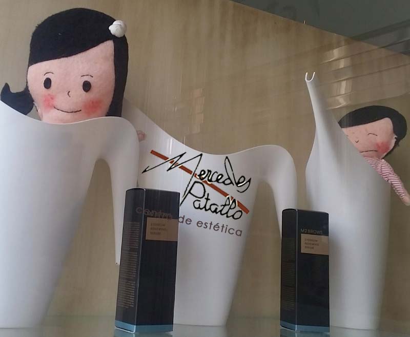 Escaparate de otoño 2016 en el centro de estética Mercedes Patallo de GIjón