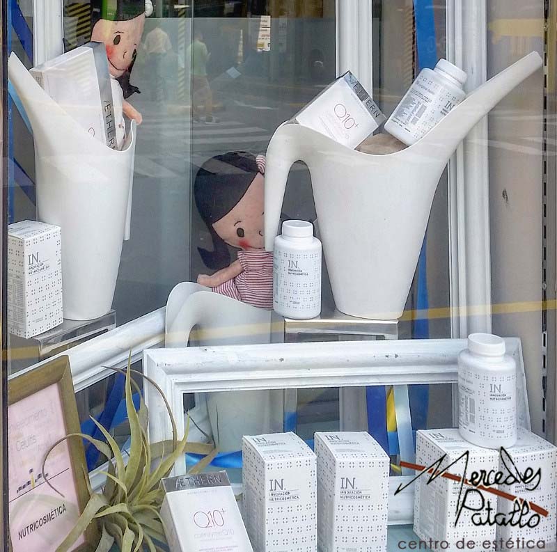 Escaparate de otoño 2016 en el centro de estética Mercedes Patallo de GIjón