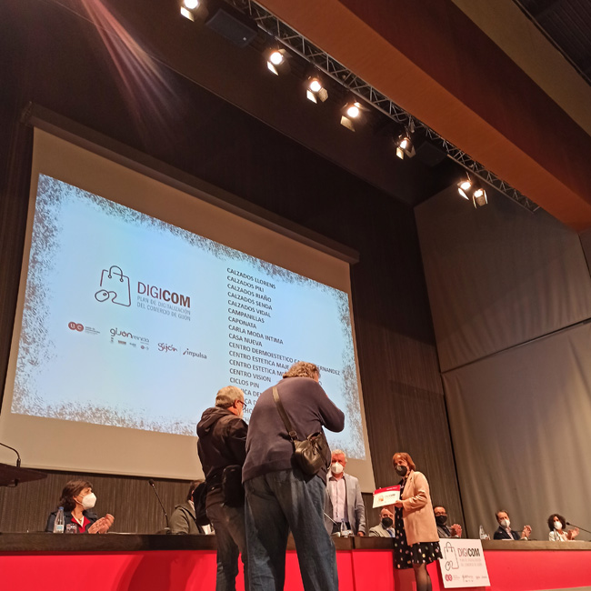 Centro de Estética Mercedes Patallo en la entrega de diplomas de Digicom