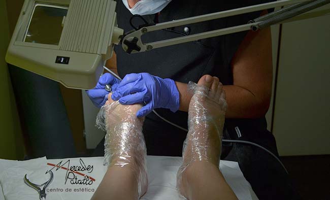 Pedicura en el centro de estética Mercedes Patallo de Gijón
